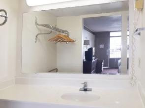 Hotel Candlelight by OYO Rooms