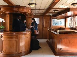 Invicta Ribeira Boat Hotel