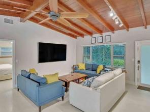 Rare Hidden Getaway Heated Pool 1.5 acres! Sleeps 16