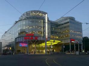 Garden apartment with garage in central Prague