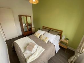 Appartement spacieux avec balcon et parking