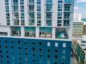 Modern Muse - Luxury Hotel Meets Miami Apartment