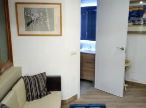 Studio in Madrid, With Shared Pool, Enclosed Garden and Wifi
