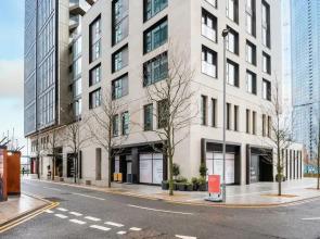 Luxury two Bedroom Apartment in East London s Docklands