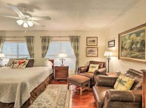 < 1 Mi to Kyle Field: Cozy Studio w/ Outdoor Space