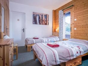 Snow Retreat Chalet Pandora, 15 person , wifi