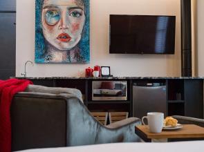 48 King West Boutique Hotel