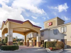 Best Western Plus Suites-Greenville
