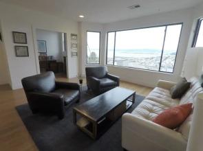 Russian Hill Vista Holiday