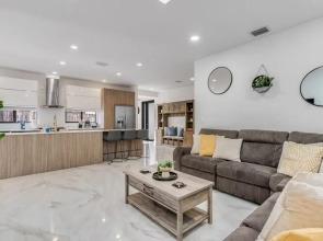 Fox Sonata Downtown Pool House 3 Bedroom Home