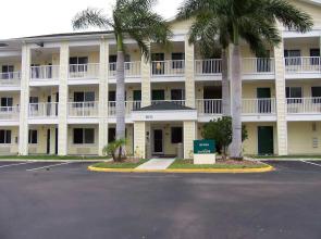 HomeTowne Studios by Red Roof Fort Lauderdale