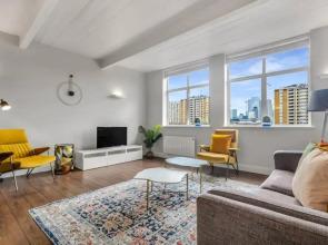 3 bed apartment near Old Street and City of London