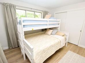 Mid Century Modern With Modern Touches 10 min Walk to Notre Dame 1831