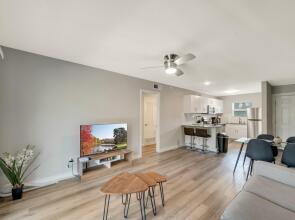 Cozy 2BR Near UT Hyde Park Evonify