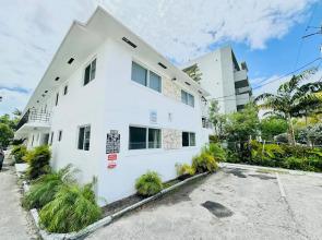 NEW Top Location King bed Free Parking