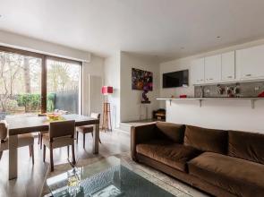 Neuilly-sur-seine Modernist Retreat