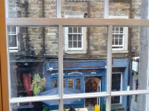 Homely, Comfortable 2 Bed in Historic Rose Street