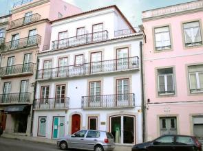 ALTIDO Modern 1-bed Apt w/terrace, moments from São Bento Palace
