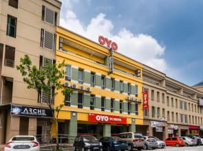 Super OYO 326 Tc Hotel