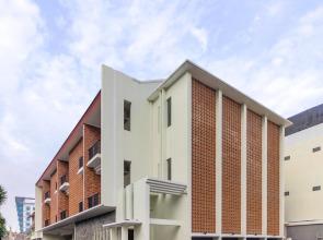 RedDoorz Premium near Ragunan Zoo 2