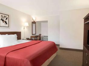 Travelodge by Wyndham Lafayette