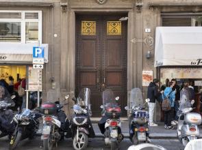 Monolocale tra Piazza del Nettuno e le Due Torri
