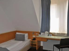 The 4 You Hostel & Hotel