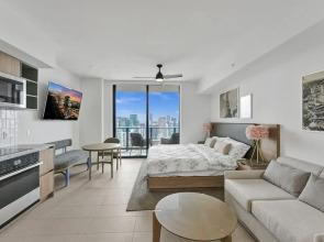 Downtown Studio w City Views