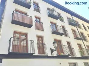 Superb Central Market Apt