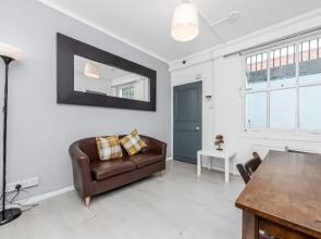 Fantastic 4 bedroom apartment in Russell Square