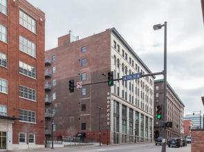 Swofford - Spacious DT Apts with Free Parking by Zencity