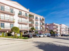 Lovely 2 bedroom apartment including pool, stunning ocean views & beach closeby