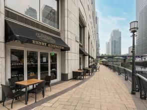 Stylish Three-bedroom Apartment in Canary Wharf