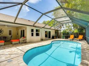 Pet-friendly Home w/ Pool, Close to Venice Beaches