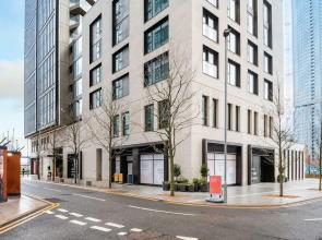 Luxury two Bedroom Apartment in East Londons Docklands