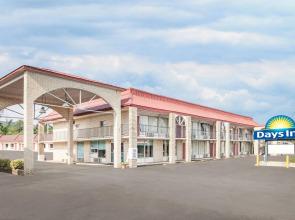 Ozark Junction mountain view by OYO