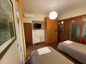 CASA BATTISTI MESSINA bellissimo appartamento in centro città ideale per FAMIGLIE o GRUPPI DI AMICI - max 3 camere, max 8 persone