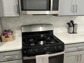 Modern 1BR 1BA Apartment