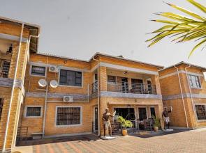 Amakhosi Hotel
