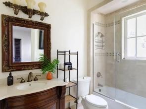 Florence by AvantStay | Estate w/ Dock & Pool | Sleeps 16