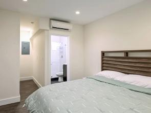 Victoria Park Urban Oasis W/ Patio, 2 Miles To Beach 1 Bedroom Duplex