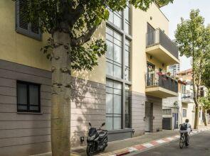 1BR duplex Apt with private Balcony