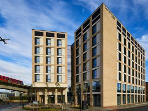 Courtyard by Marriott London City Airport