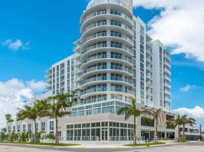 Top Fort Lauderdale Condo 9th Floor - Private and Sanitized, Hotel Amenities, Free Parking for Stays Over 27 Days, 400 ft From the Beach. Hosted by Super Host!
