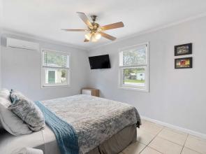 Private House 2 BDR BBQ Garden Parking