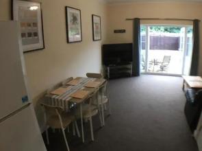 4 Bedrooms, 3 Bathrooms, Comfy beds, 5 Netflix TVs & VAN PARKING