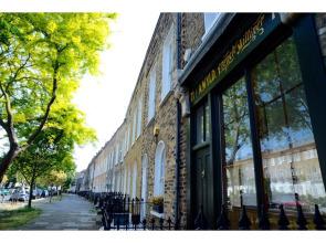 Beautiful Bright Georgian House Angel
