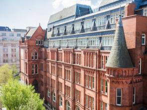 2 Bedroom Central London Apartment With Balcony