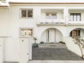 Contemporary Restelo Pool Haven by Cadenzalux