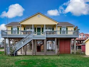 Tropic Like It's Hot 3 Bedroom Home by RedAwning